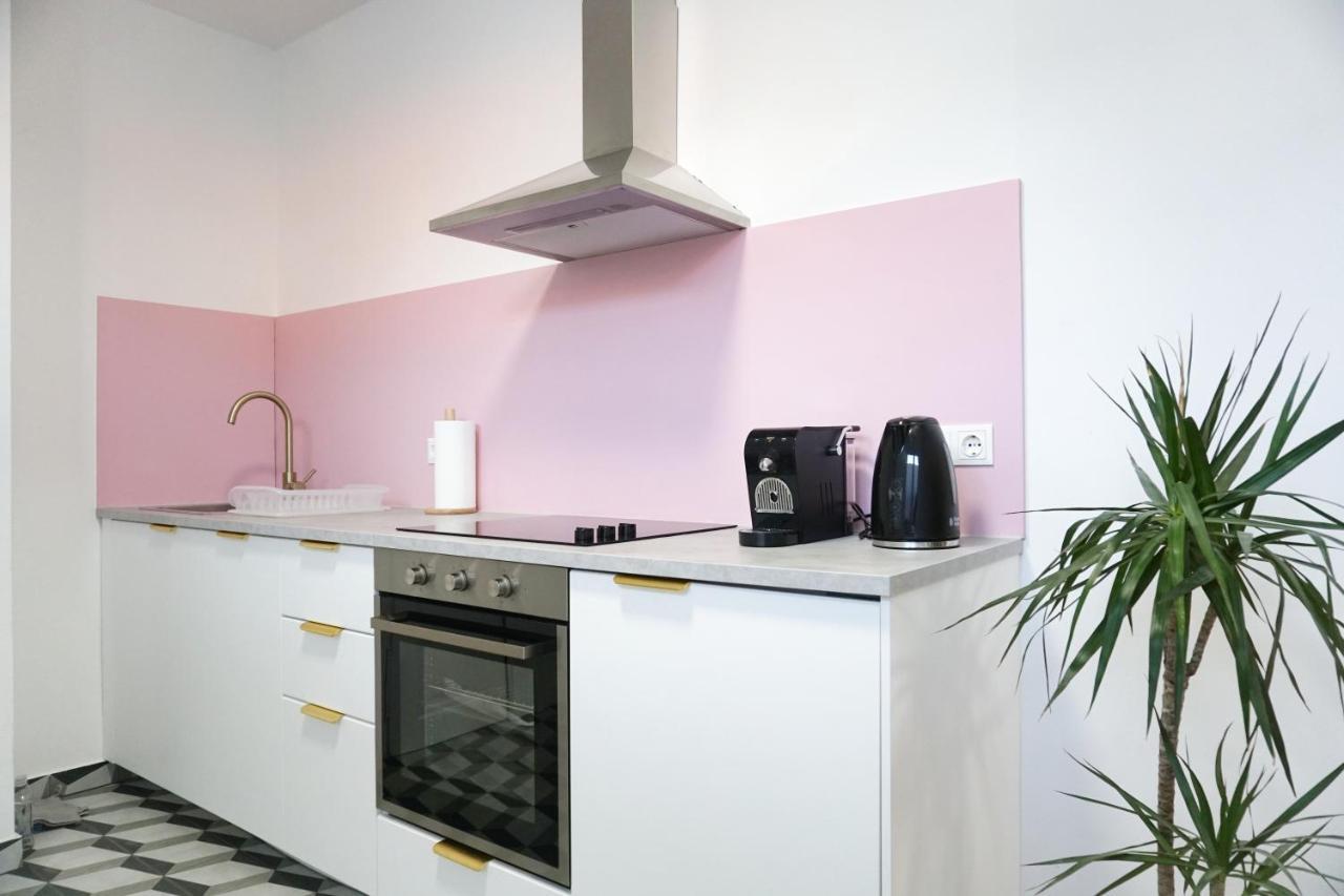 Apartment Vibrant Design - Full Kitchen - Wi-fi - 18 Mins To Centre Wien
