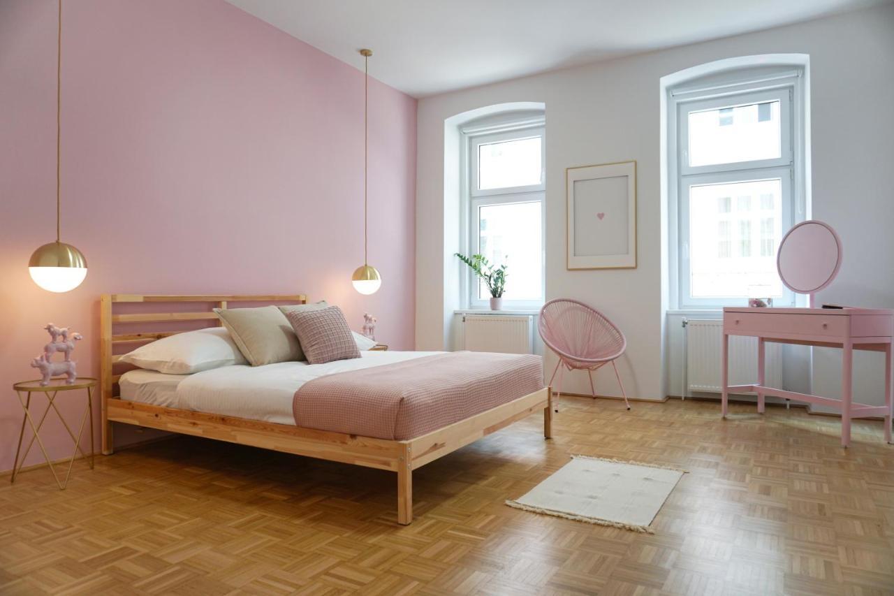 Vibrant Design - Full Kitchen - Wi-fi - 18 Mins To Centre Apartment *