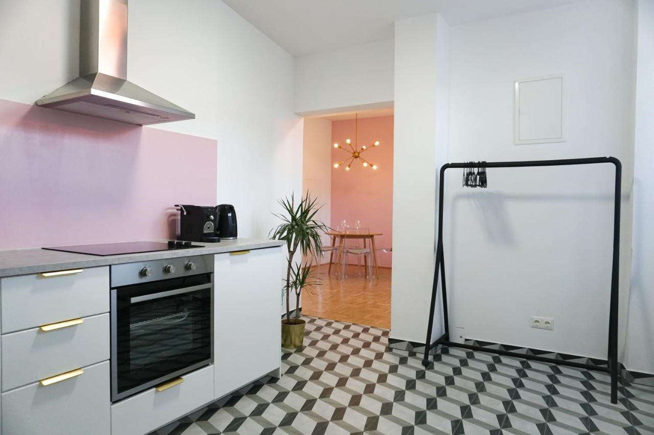 Vibrant Design - Full Kitchen - Wi-fi - 18 Mins To Centre *