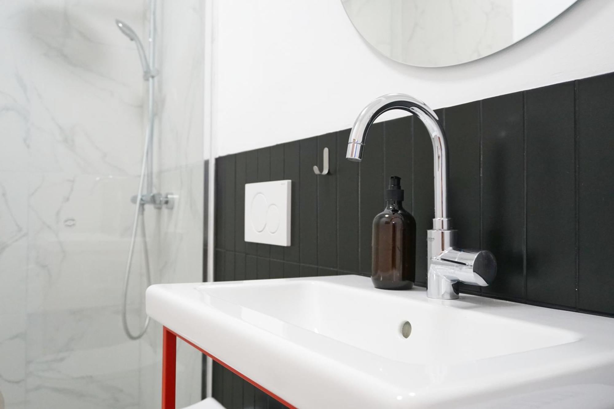 Vibrant Design - Full Kitchen - Wi-fi - 18 Mins To Centre Apartment Wien