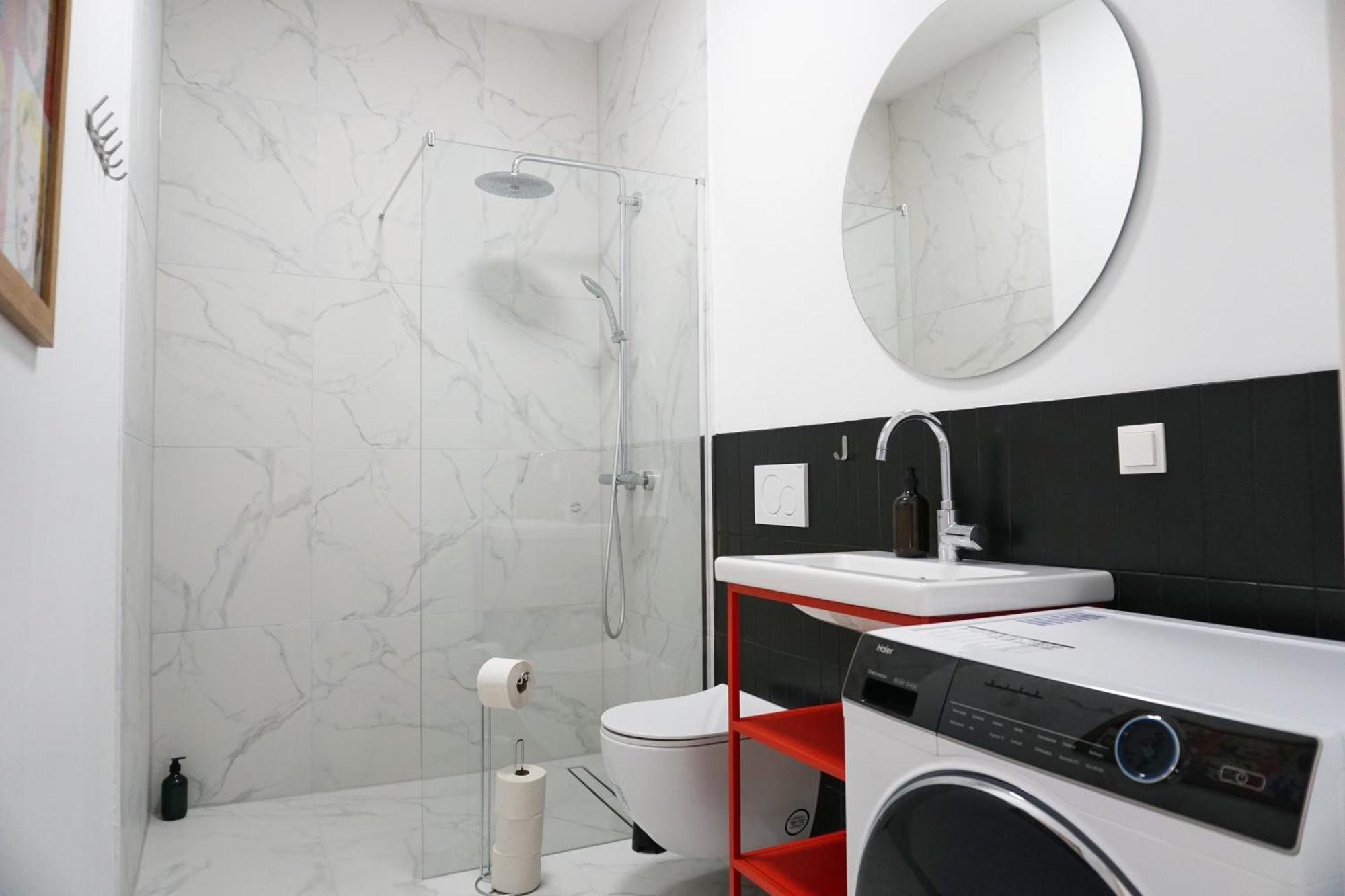 Vibrant Design - Full Kitchen - Wi-fi - 18 Mins To Centre *